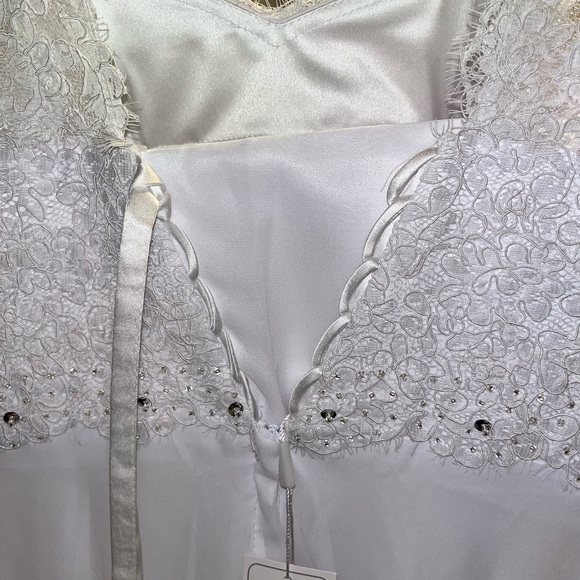 Sleeveless wedding dress size 12 - Picture 3 of 8